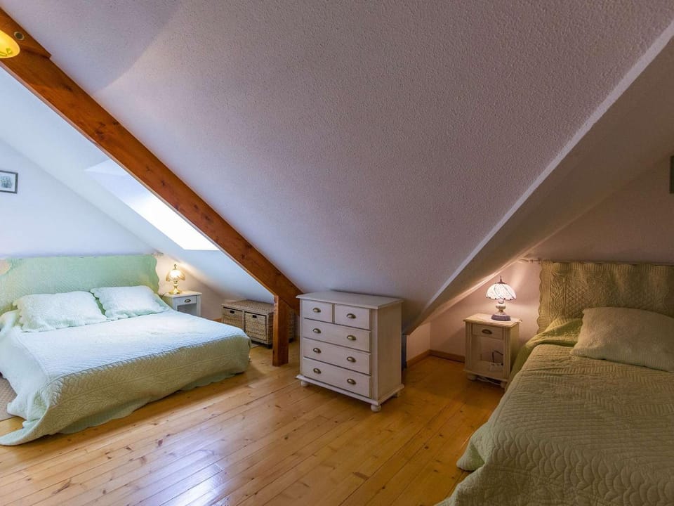 Appartement T4 avec balcon, 4-6 pers, proche centre et télécabine, navette gratuite - FR-1-401-276 Cabin in Cauterets