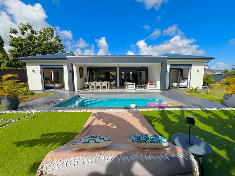 Villa CANELLE FWI 4 Étoiles piscine jacuzzi beach surf Villa in Grande-Terre, Guadeloupe