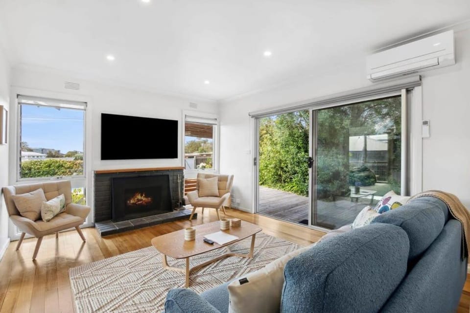 TV and multimedia, Living room, air conditioner