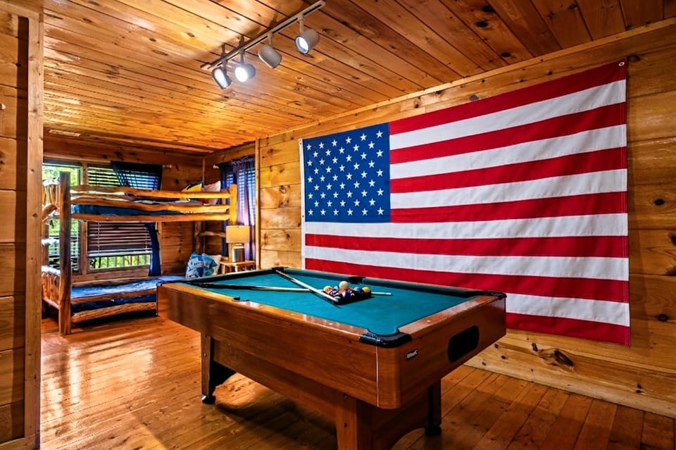 Billiard, Game Room, bunk bed