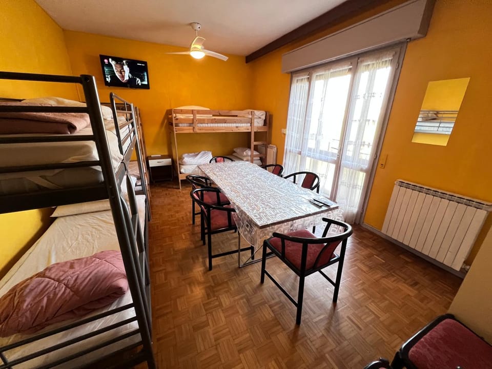 Bed, TV and multimedia, Living room, Photo of the whole room, Dining area, Bedroom, bunk bed