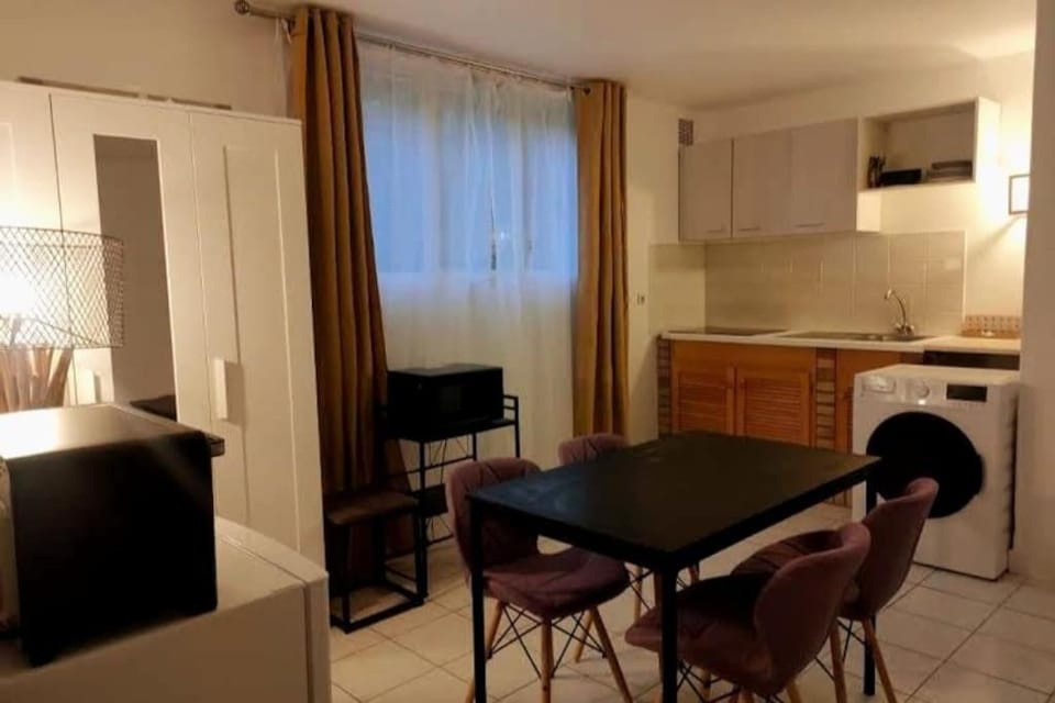 Appartement au calme ORSAY PARIS Apartment in Île-de-France