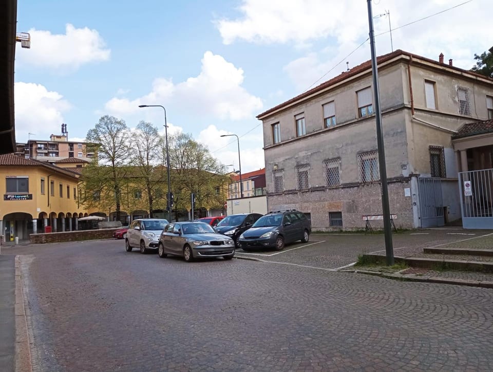 Property building, Neighbourhood, Parking