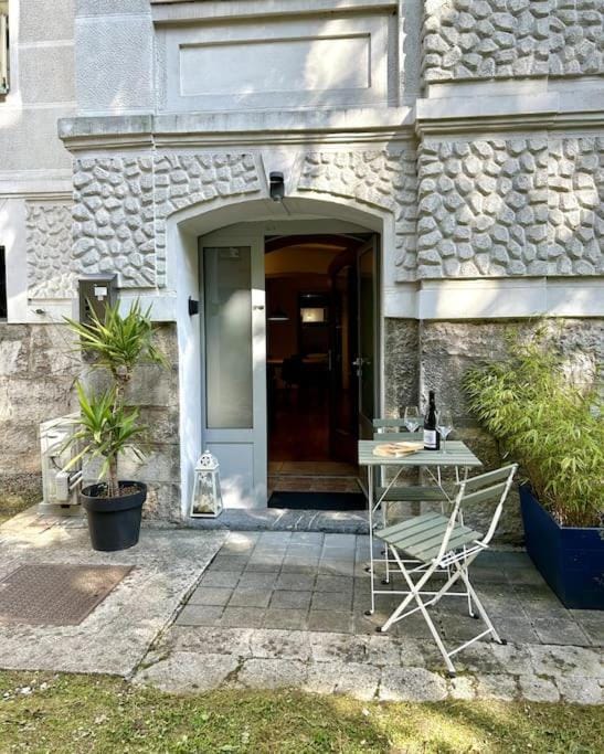 Facade/entrance, Balcony/Terrace