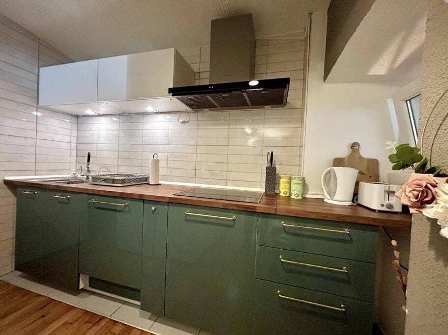 Kitchen or kitchenette, dishwasher