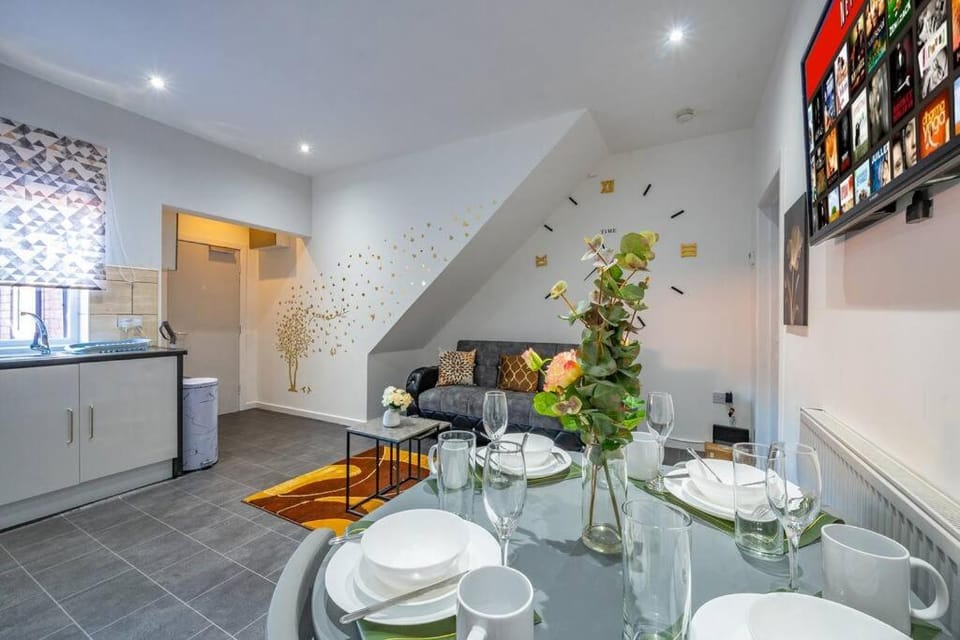 Kitchen or kitchenette, Living room, Dining area