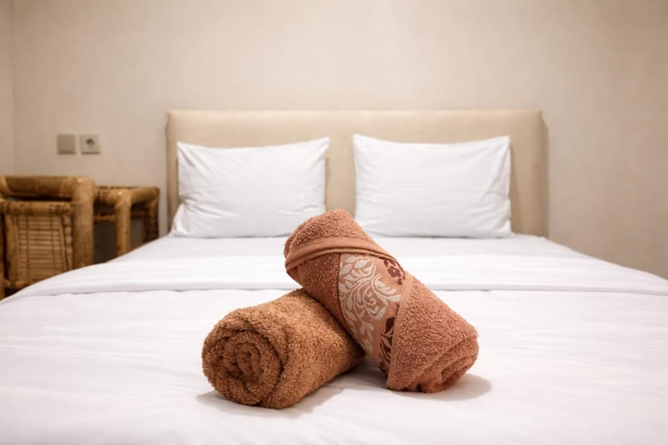 Photo of the whole room, Bedroom, towels