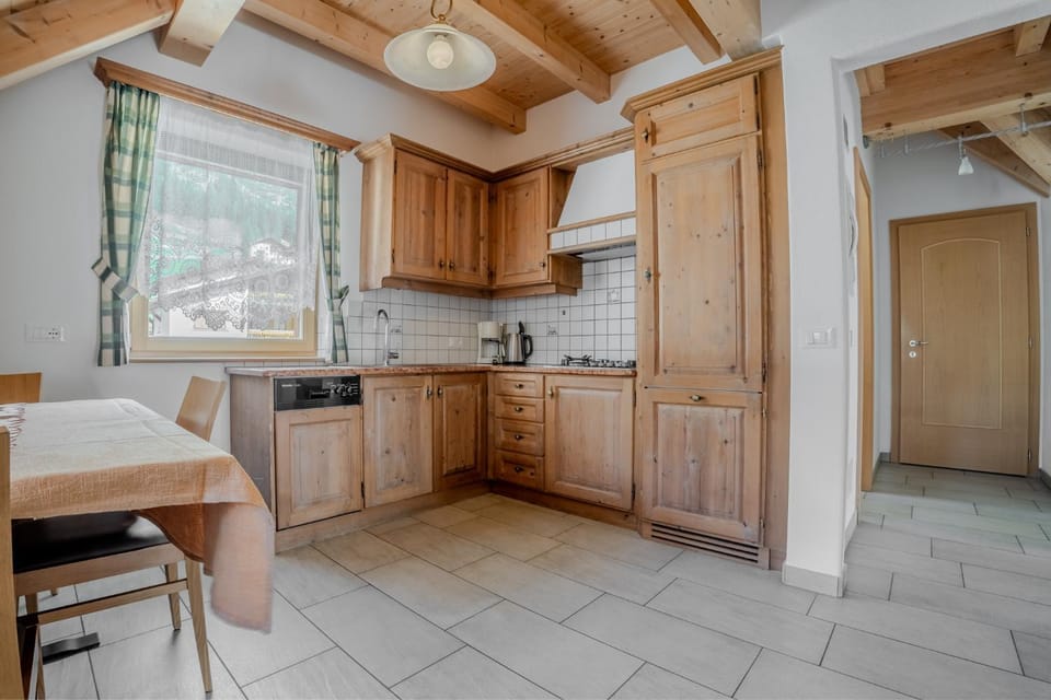 Kitchen or kitchenette, Dining area, dishwasher, microwave, stove, toaster, kitchen