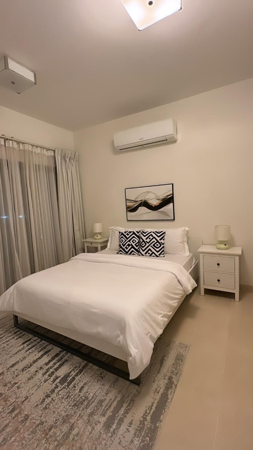 Bed, Photo of the whole room, Bedroom, air conditioner