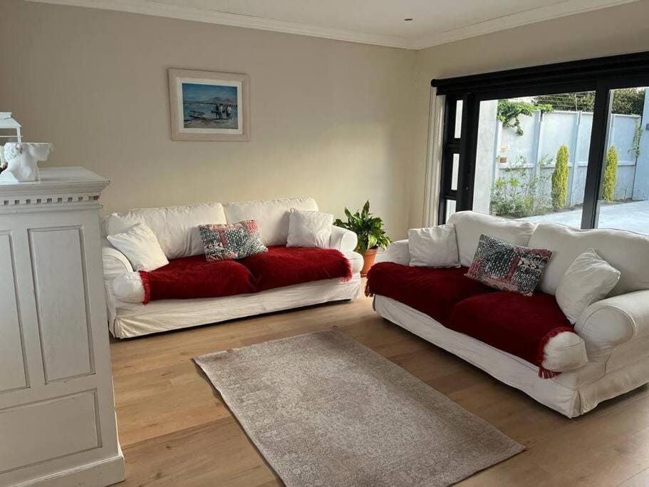 Charming home, The Vines in Constantia House in Cape Town