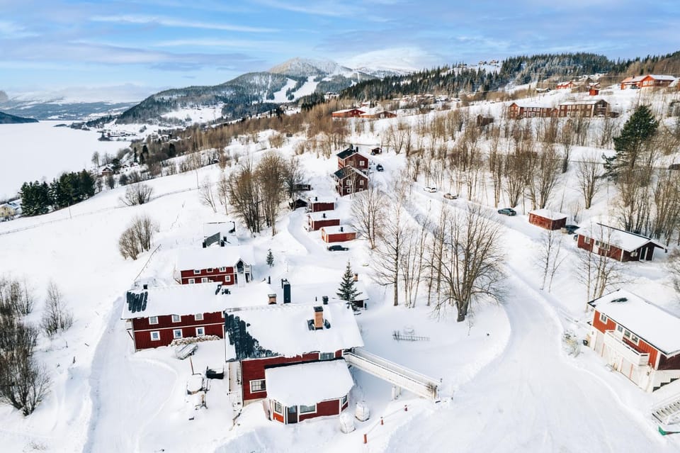 Property building, Day, Natural landscape, Bird's eye view, Winter, Mountain view