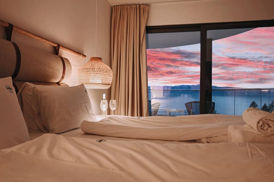 View (from property/room), Bedroom, Lake view