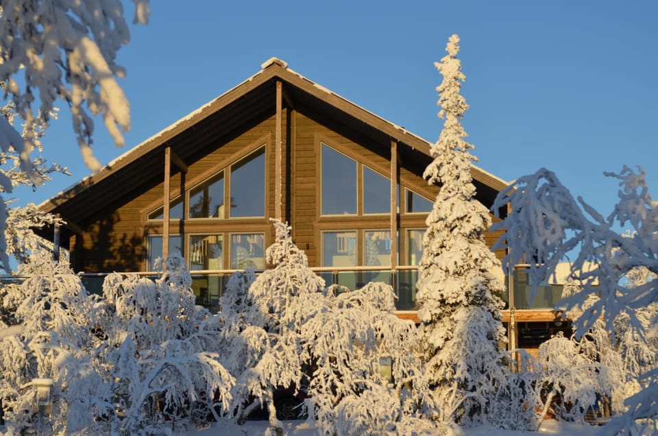 Property building, Facade/entrance, Day, Natural landscape, Winter, pet friendly