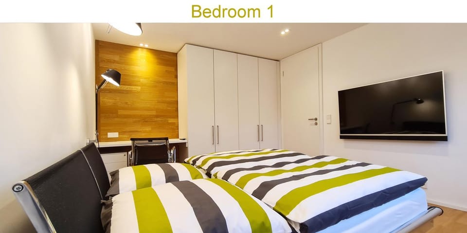 Bed, TV and multimedia, Bedroom, wardrobe