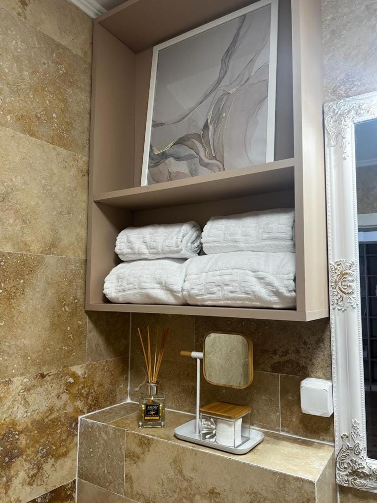 Bathroom, towels