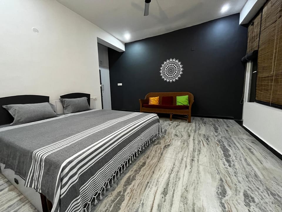 Photo of the whole room, Bedroom
