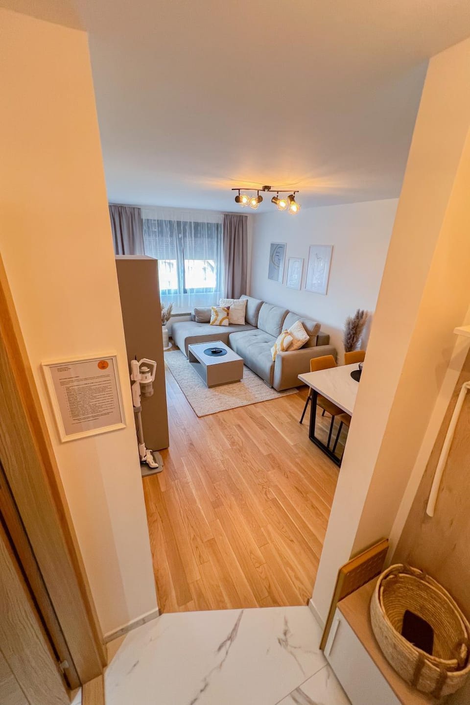Living room, Photo of the whole room, Seating area