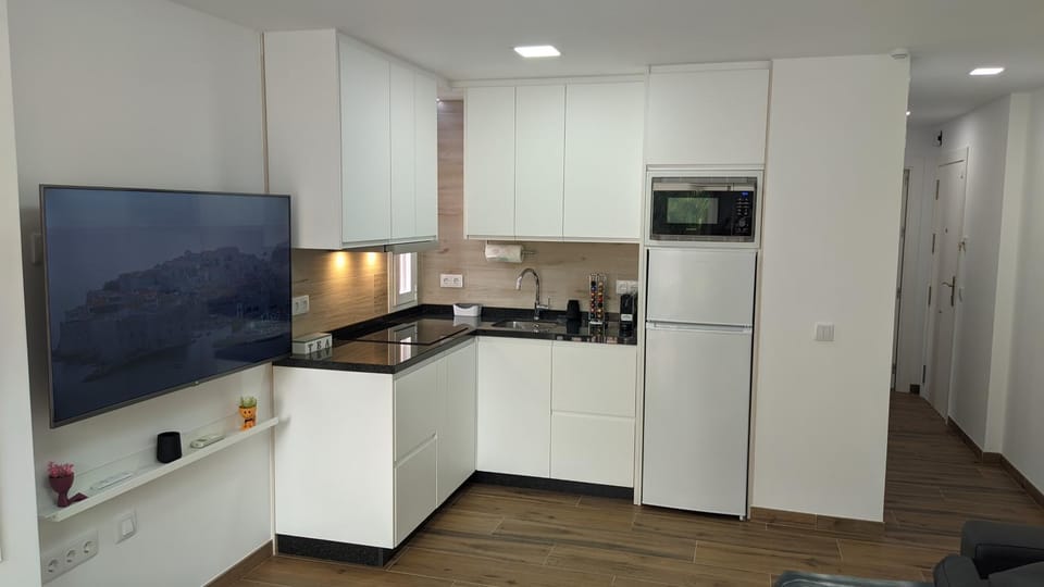 TV and multimedia, Kitchen or kitchenette, minibar, stove