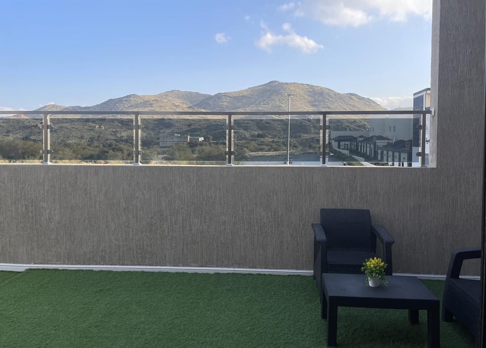 Patio, Day, Natural landscape, View (from property/room), Balcony/Terrace, Mountain view, Quiet street view