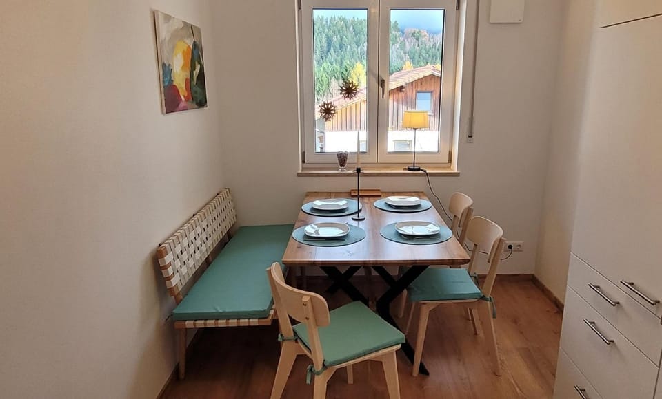 Seating area, Dining area