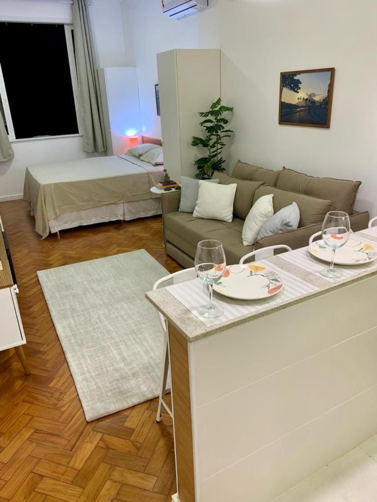 Loft Inteiro Copacabana Decorado 2 quadras da praia Apartment in Rio de Janeiro
