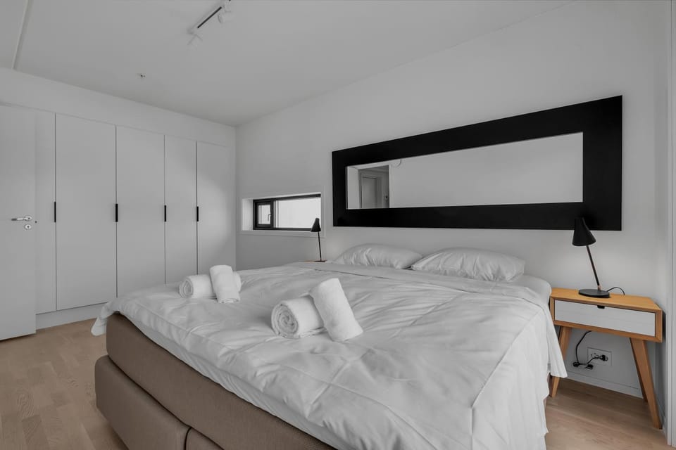 Bed, TV and multimedia, Photo of the whole room, Bedroom, towels, wardrobe