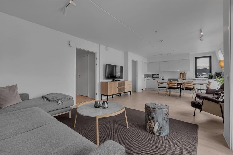 Communal lounge/ TV room, TV and multimedia, Kitchen or kitchenette, Living room, Seating area, Dining area, Evening entertainment