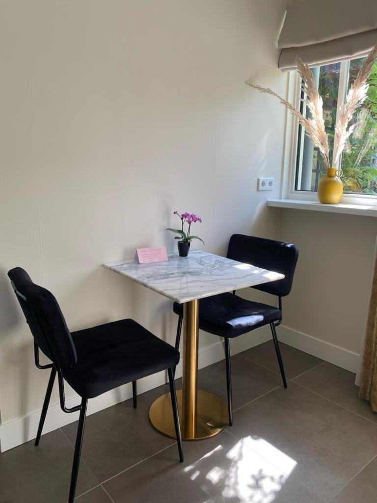 Seating area, Dining area