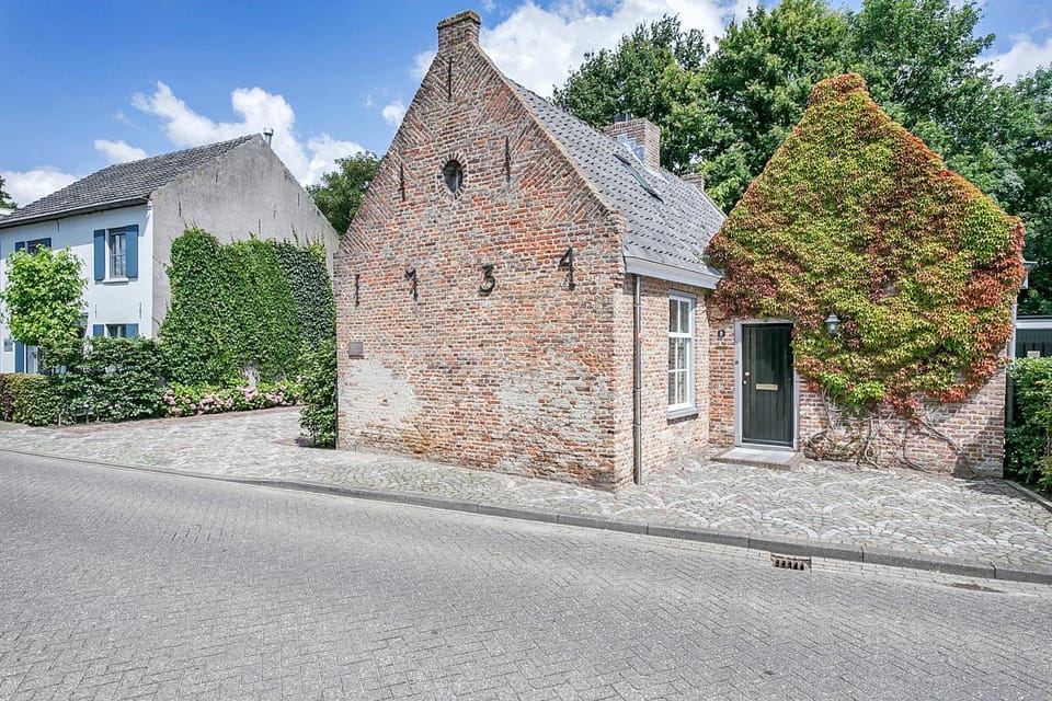 Van Gogh Cottage Bed and Breakfast in North Brabant (province)