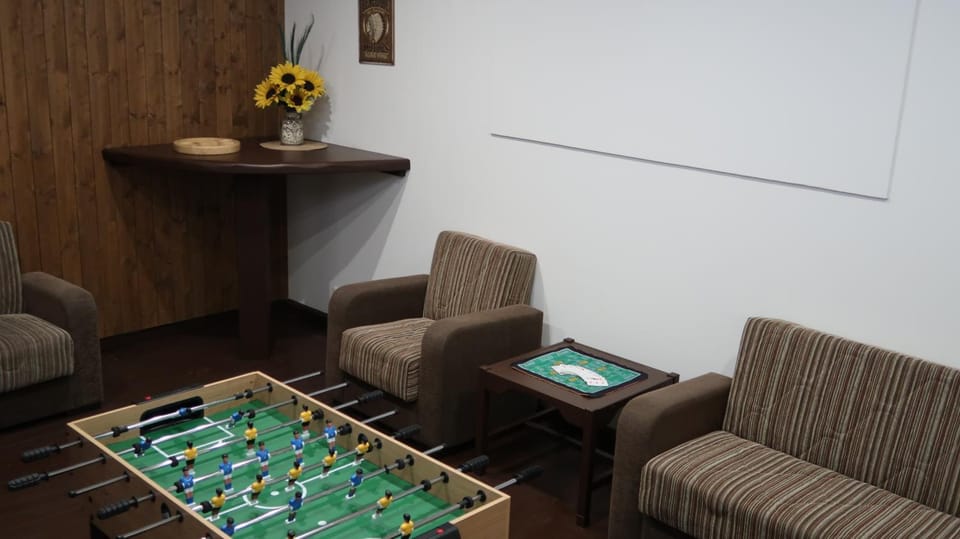 Game Room, Seating area