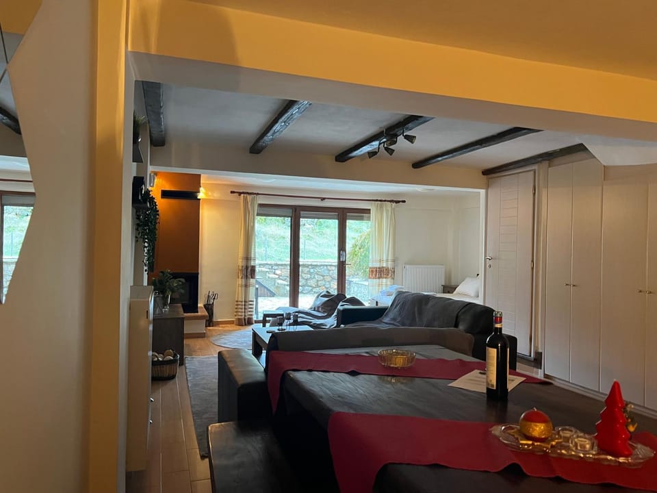 Living room, Seating area, Dining area