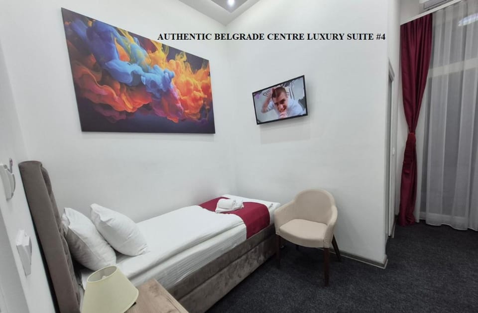 Bed, TV and multimedia, Bedroom