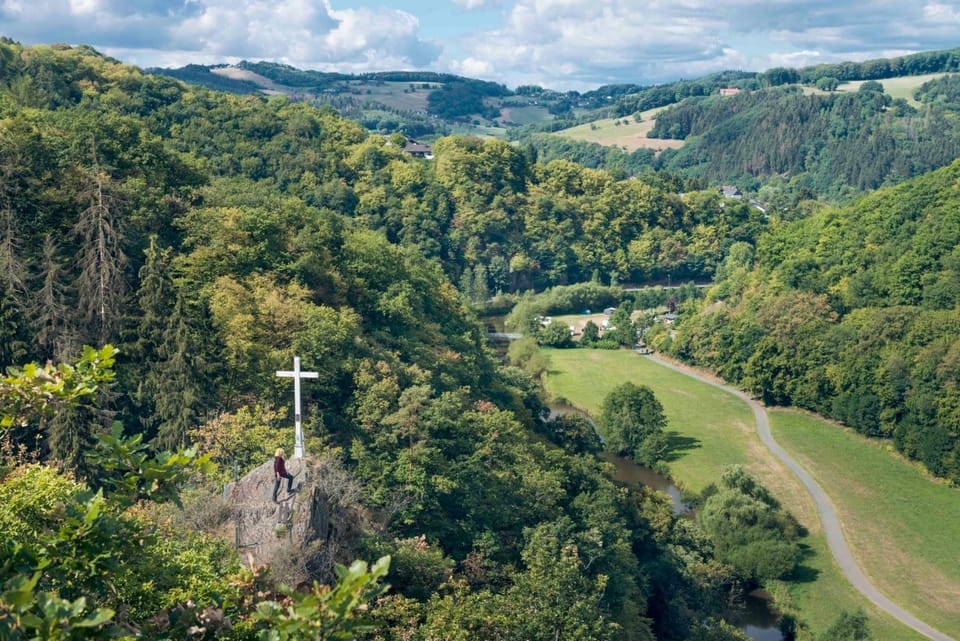 Nearby landmark, Off site, Natural landscape, Hiking