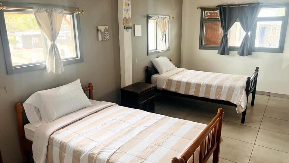 #3 Habitacion Renovada 2-3 personas - AC Apartment in Puerto Ayora