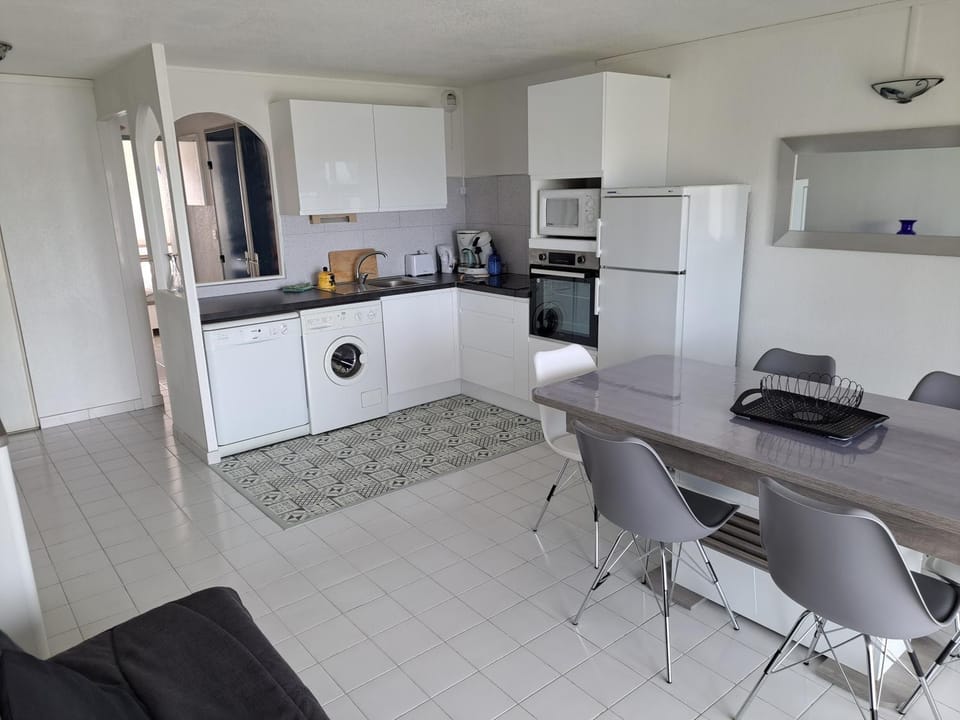 Amoureva B34, T3, vue mer, piscine, parking, clim Apartment in Agde