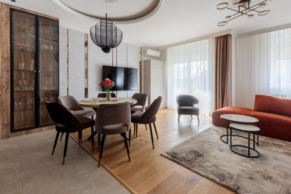 Living room, Seating area, Dining area