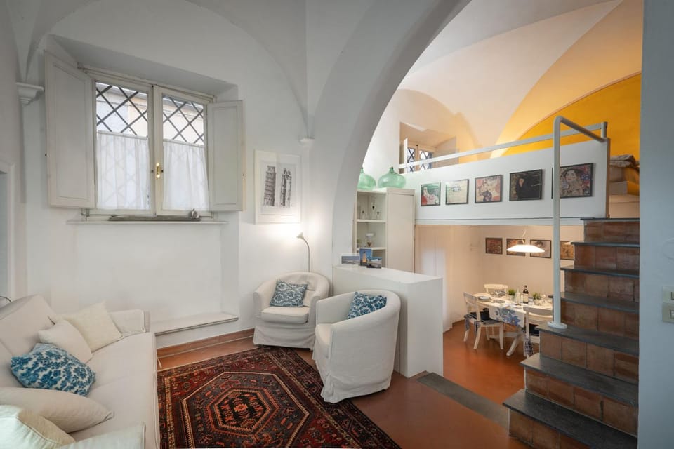 Living room, Food and drinks, Seating area, Dining area, Food