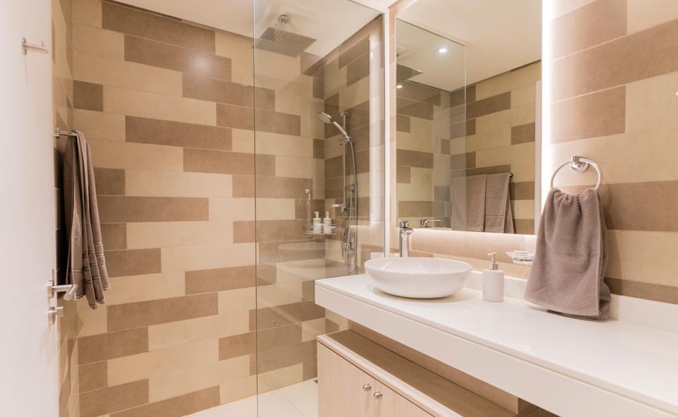 Studio with pool and private beach access on Palm Jumeirah Apartment in Dubai