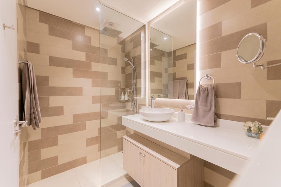 Studio with pool and private beach access on Palm Jumeirah Apartment in Dubai