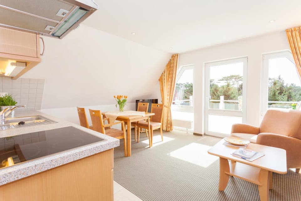 View (from property/room), Balcony/Terrace, Kitchen or kitchenette, Living room, Seating area, Dining area, kitchen