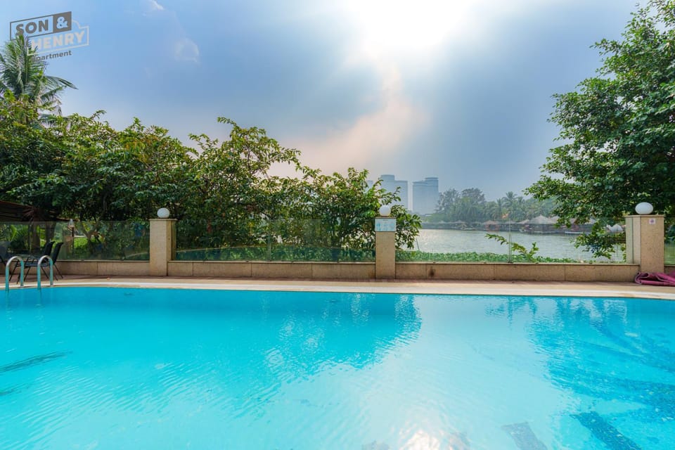 Day, Natural landscape, Pool view, Swimming pool, sunbed