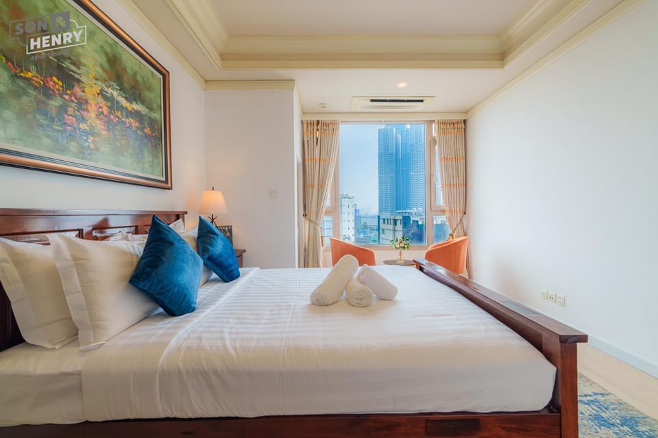 Bed, Living room, Photo of the whole room, Seating area, Bedroom, air conditioner