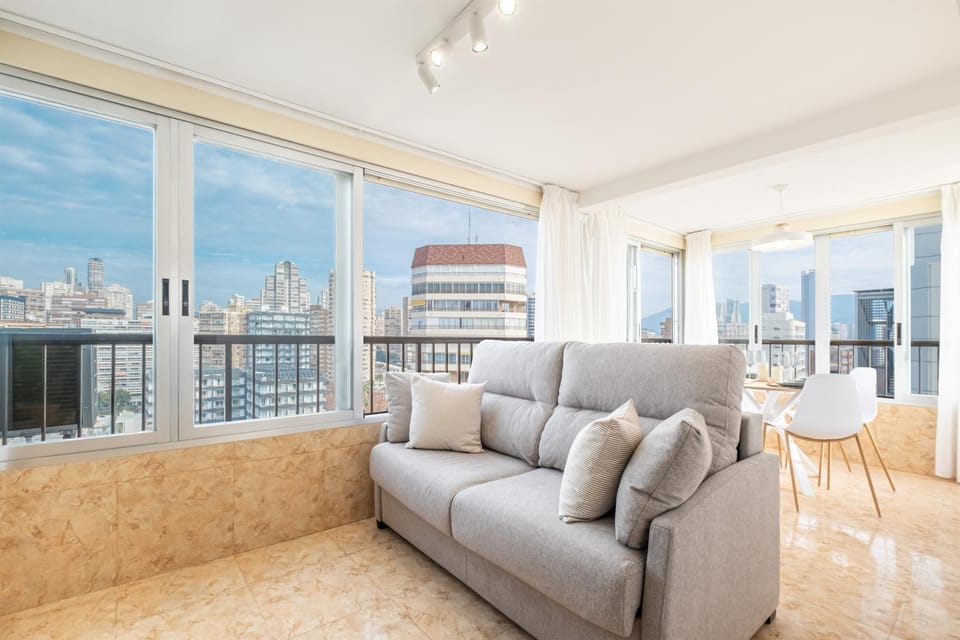 View (from property/room), Living room, Photo of the whole room, Seating area, Dining area, City view