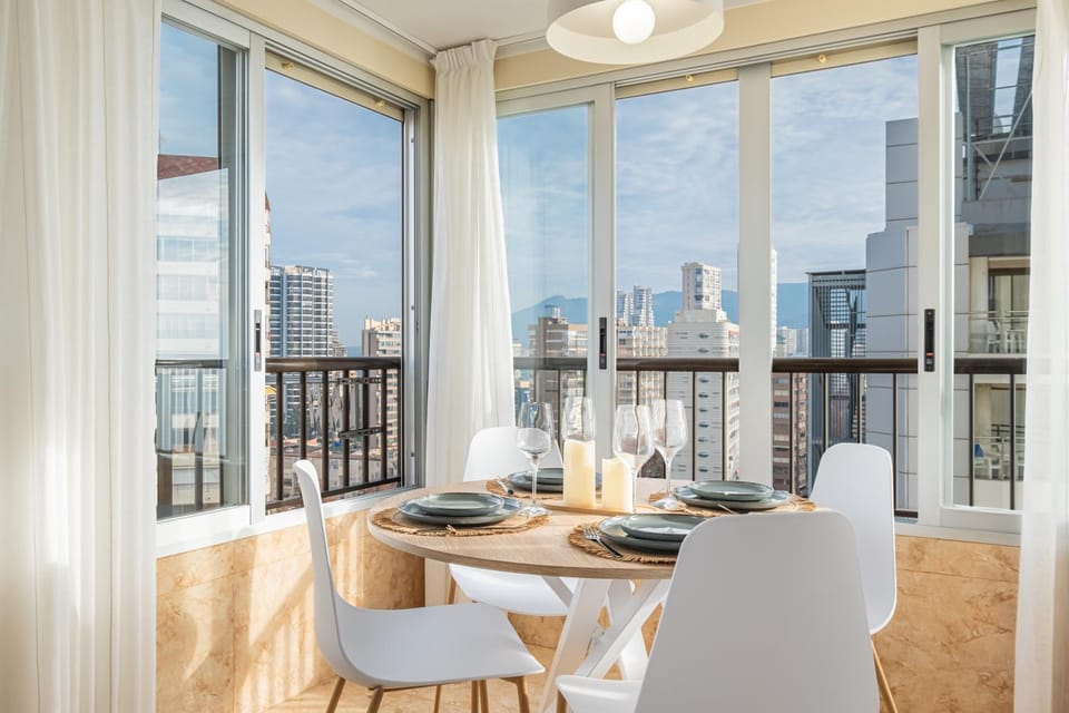 View (from property/room), Dining area, City view, Sea view