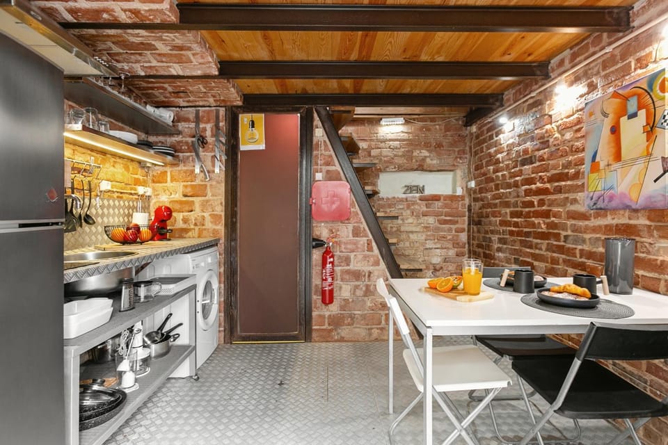 Kitchen or kitchenette, Dining area, Food