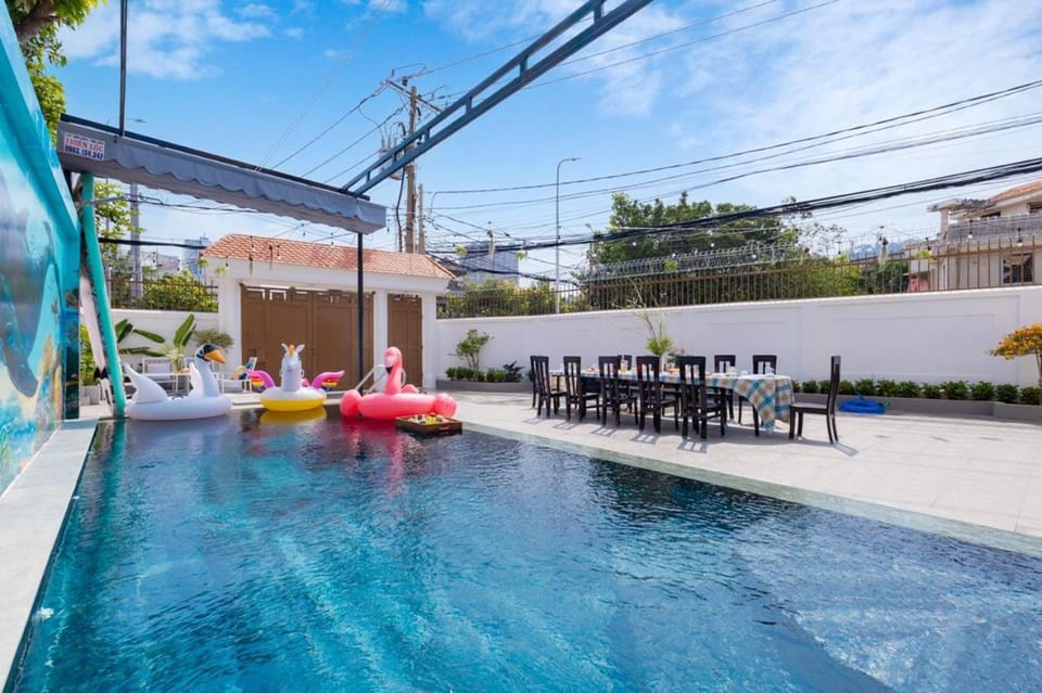 Swimming pool