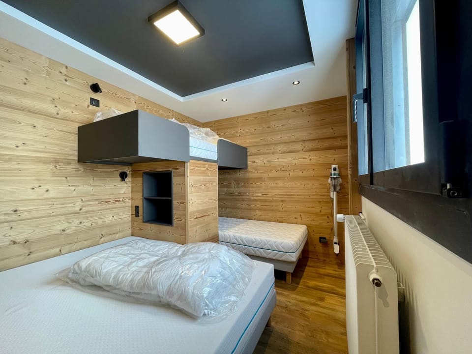 Photo of the whole room, Bedroom, bunk bed