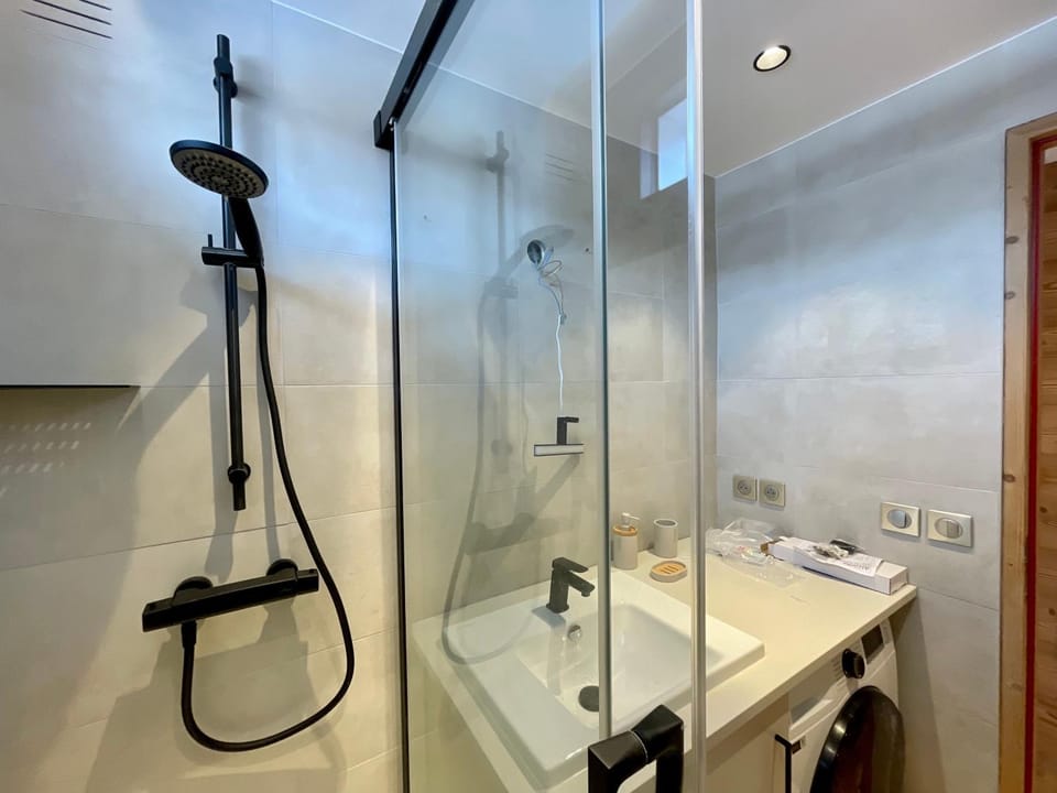 Shower, Bathroom, washing machine