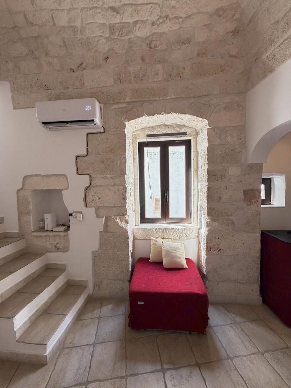 Bed, Living room, Bedroom, air conditioner