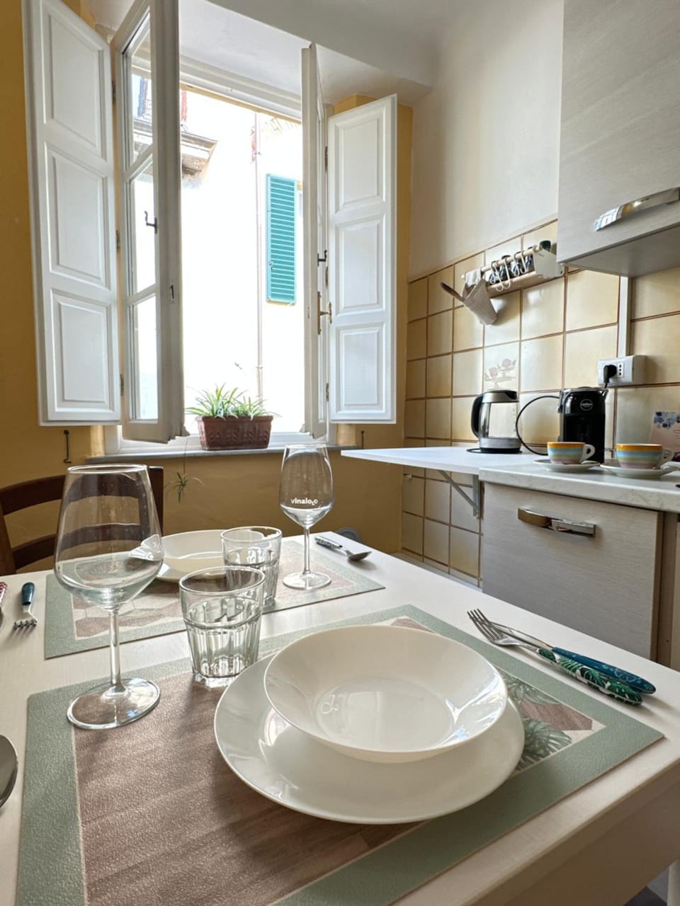Kitchen or kitchenette, Dining area, minibar, pet friendly, stove